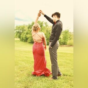 selling my sherri hill prom dress will take less money just need it sold please!